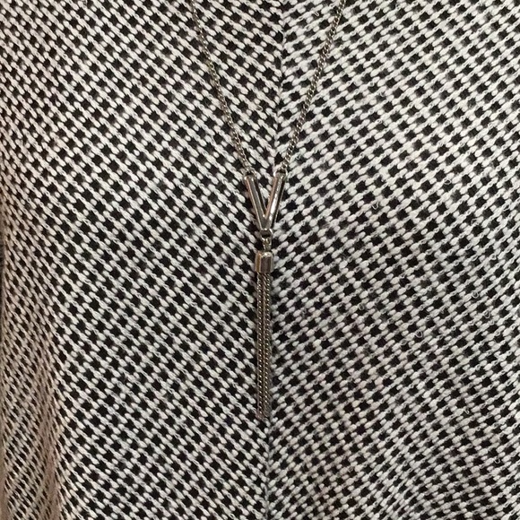 NWT A. Byer Tweed Knit Top with Silver-Tone Necklace, Off-White & Black, Size L - Picture 4 of 10